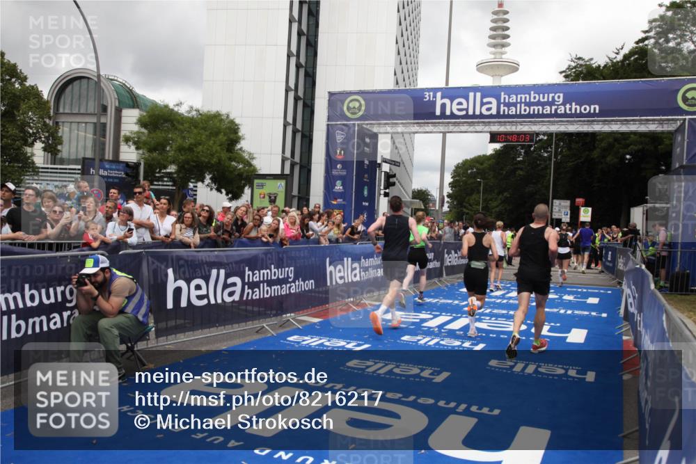 29.06.2025 - hella hamburg halbmarathon Michael Strokosch http://msf.ph/oto/8216217 29.06.2025 10:48:01 Ziel 1604, 1613, 4528, 4601, 5022, 6377, 6836, 12808, 14730, 15333, 16766, 17451, 18206, 18922, 19198 meine-sportfotos.de