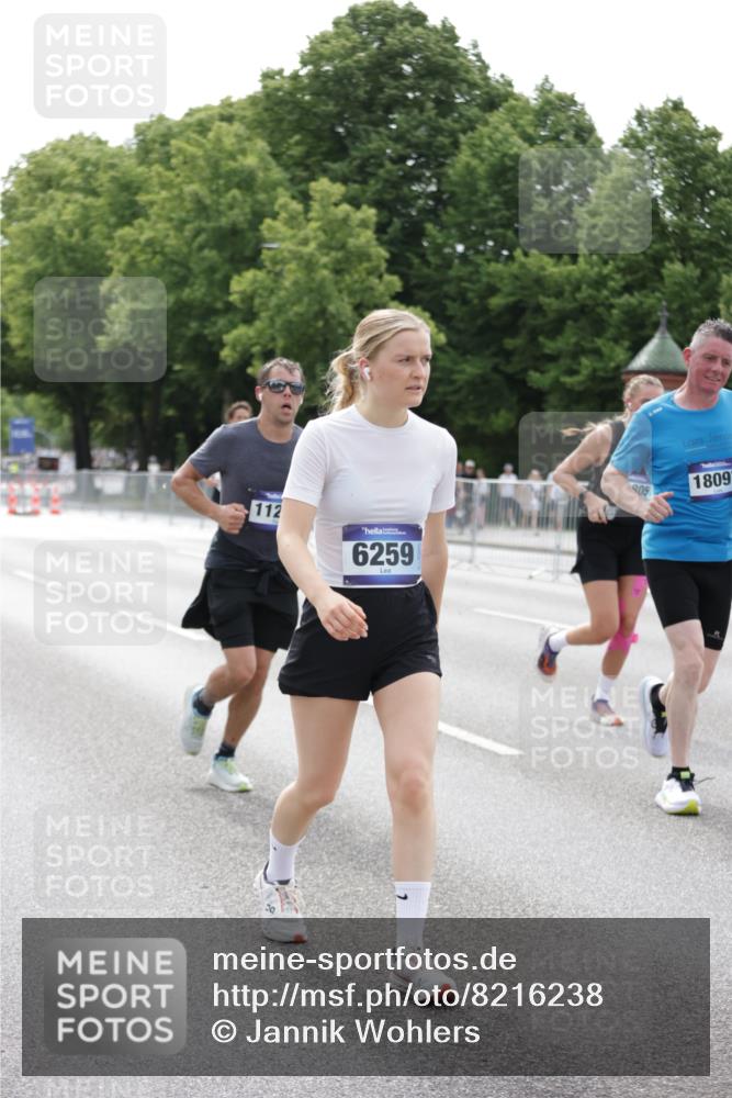 29.06.2025 - hella hamburg halbmarathon Jannik Wohlers http://msf.ph/oto/8216238 29.06.2025 10:27:01 Lombardsbrücke 2775, 4372, 5285, 5825, 6259, 7944, 10158, 11256, 11766, 12500, 15641, 17791, 18097, 18766 meine-sportfotos.de