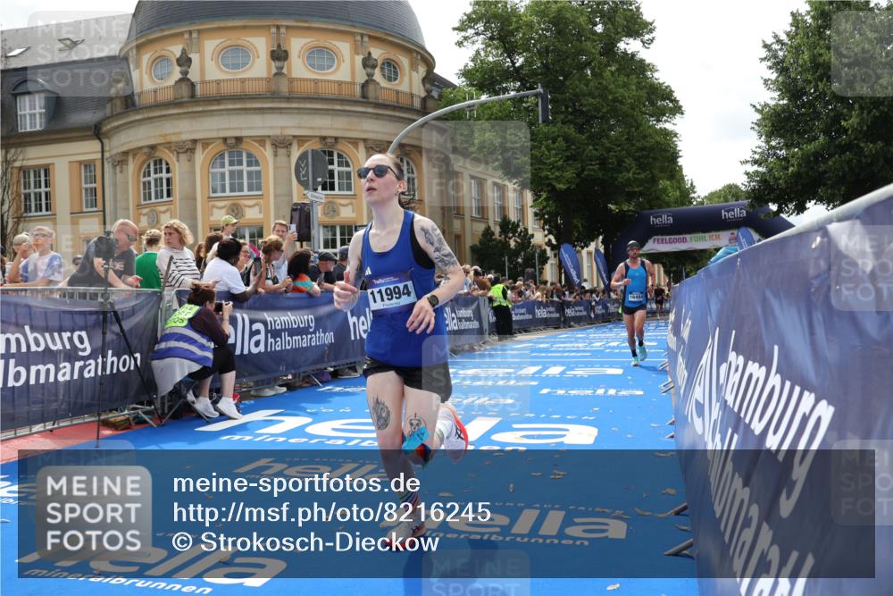 29.06.2025 - hella hamburg halbmarathon Strokosch-Dieckow http://msf.ph/oto/8216245 29.06.2025 10:25:17 Ziel 8376, 11994, 12067, 14113, 16484 meine-sportfotos.de