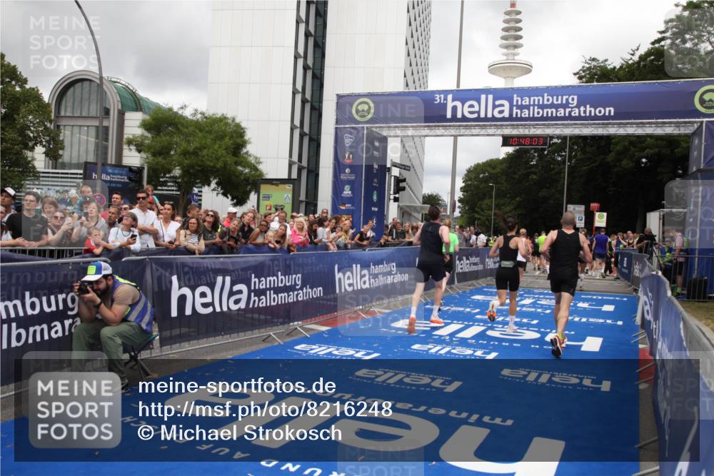 29.06.2025 - hella hamburg halbmarathon Michael Strokosch http://msf.ph/oto/8216248 29.06.2025 10:48:02 Ziel 1604, 1613, 4528, 4601, 5022, 6377, 12808, 14730, 15333, 16766, 17451, 18206, 18922, 19198 meine-sportfotos.de