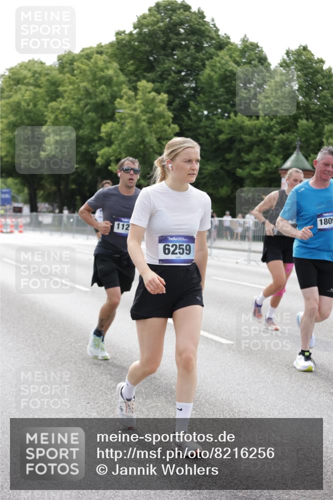 29.06.2025 - hella hamburg halbmarathon Jannik Wohlers http://msf.ph/oto/8216256 29.06.2025 10:27:01 Lombardsbrücke 2775, 4372, 5285, 5825, 6259, 7944, 10158, 11256, 11766, 12500, 15641, 17791, 18097, 18766 meine-sportfotos.de