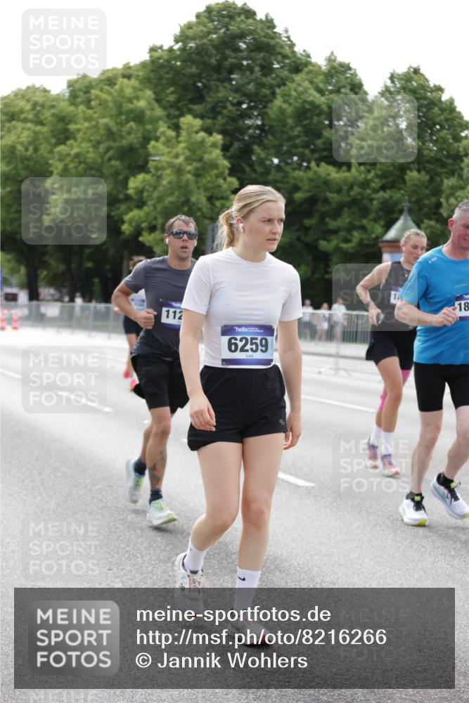 29.06.2025 - hella hamburg halbmarathon Jannik Wohlers http://msf.ph/oto/8216266 29.06.2025 10:27:01 Lombardsbrücke 2775, 4372, 5285, 5825, 6259, 7944, 10158, 11256, 11766, 12500, 15641, 17791, 18097, 18766 meine-sportfotos.de