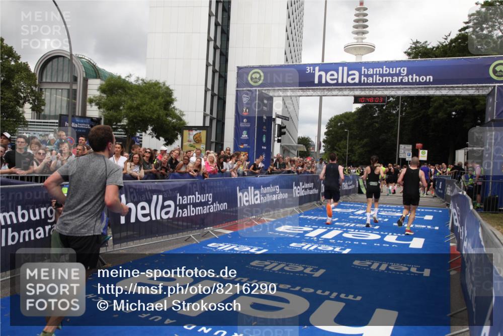 29.06.2025 - hella hamburg halbmarathon Michael Strokosch http://msf.ph/oto/8216290 29.06.2025 10:48:02 Ziel 1604, 1613, 4528, 4601, 5022, 6377, 12808, 14730, 15333, 16766, 17451, 18206, 18922, 19198 meine-sportfotos.de