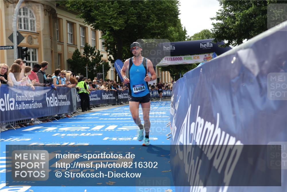 29.06.2025 - hella hamburg halbmarathon Strokosch-Dieckow http://msf.ph/oto/8216302 29.06.2025 10:25:18 Ziel 11994, 12067, 14113, 16484 meine-sportfotos.de