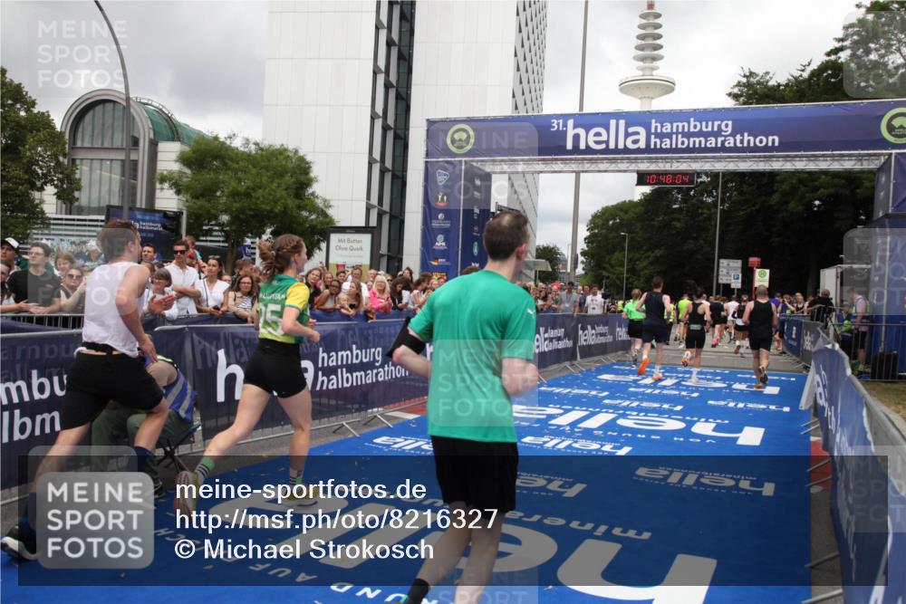 29.06.2025 - hella hamburg halbmarathon Michael Strokosch http://msf.ph/oto/8216327 29.06.2025 10:48:03 Ziel 1086, 1604, 1613, 4528, 4601, 5022, 6377, 12724, 12747, 12808, 14730, 15333, 16766, 17451, 18206, 18922, 19198 meine-sportfotos.de