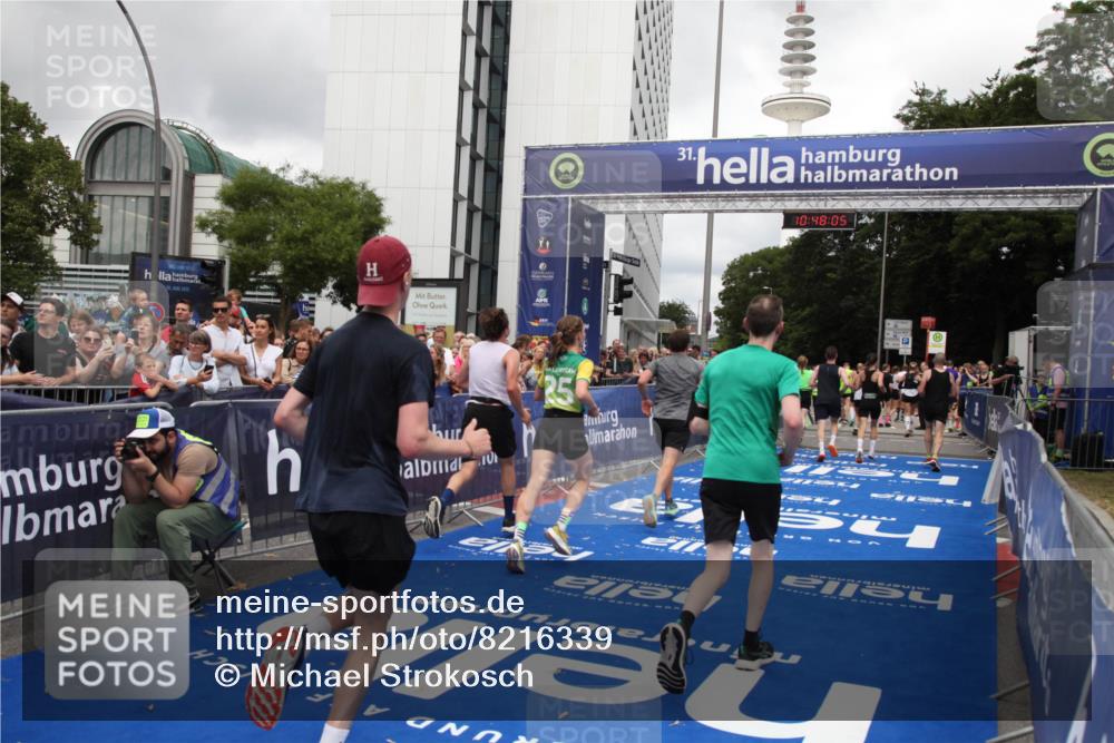 29.06.2025 - hella hamburg halbmarathon Michael Strokosch http://msf.ph/oto/8216339 29.06.2025 10:48:04 Ziel 1086, 1604, 1613, 4528, 4601, 5022, 6377, 12706, 12724, 12747, 12808, 13570, 15333, 16766, 18206, 18922, 19198 meine-sportfotos.de