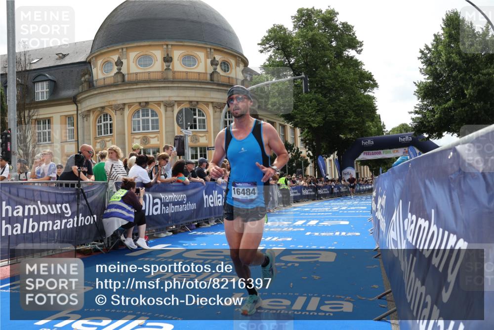 29.06.2025 - hella hamburg halbmarathon Strokosch-Dieckow http://msf.ph/oto/8216397 29.06.2025 10:25:19 Ziel 11994, 12067, 14113, 16484 meine-sportfotos.de