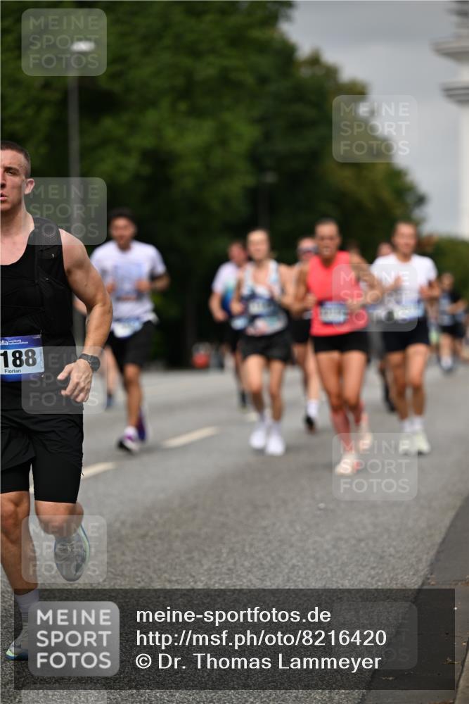 29.06.2025 - hella hamburg halbmarathon Dr. Thomas Lammeyer http://msf.ph/oto/8216420 29.06.2025 10:12:48 Kennedybrücke 1147, 1188, 2427, 2978, 4859, 5100, 5885, 6590, 6674, 6918, 7198, 7348, 7453, 9457, 9616, 9718, 9823, 9951, 9958, 9966, 10092, 10609, 10857 meine-sportfotos.de
