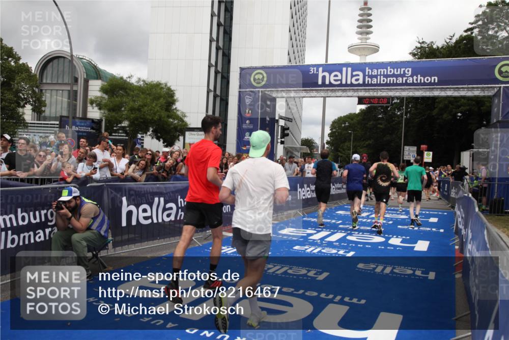 29.06.2025 - hella hamburg halbmarathon Michael Strokosch http://msf.ph/oto/8216467 29.06.2025 10:48:07 Ziel 1086, 4324, 4528, 4601, 4711, 6377, 9638, 12706, 12724, 12747, 12808, 13570, 16149, 16766, 18206, 18922, 19198 meine-sportfotos.de