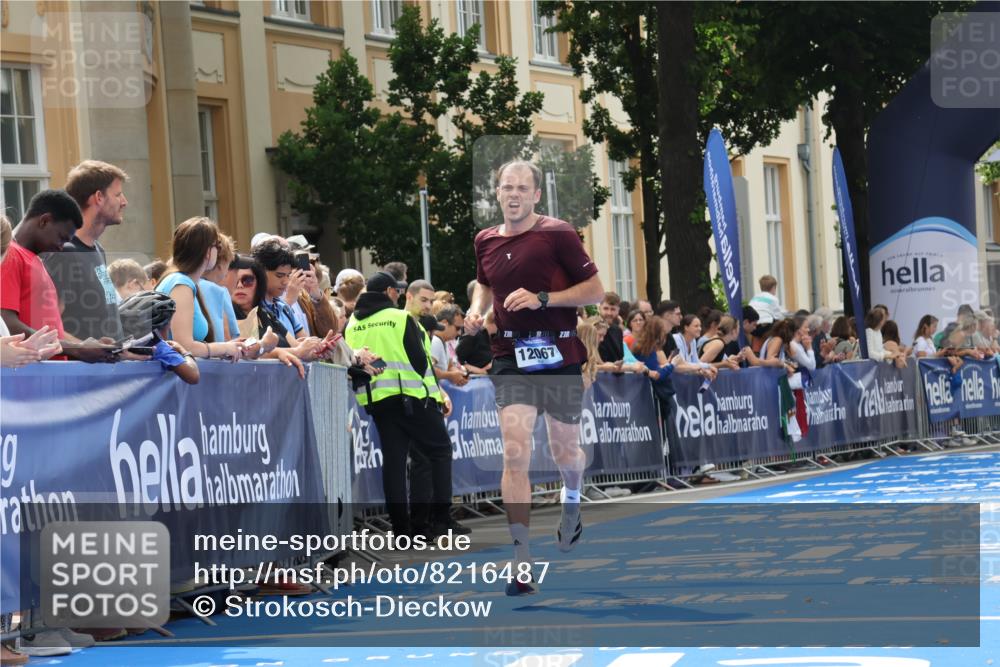 29.06.2025 - hella hamburg halbmarathon Strokosch-Dieckow http://msf.ph/oto/8216487 29.06.2025 10:25:23 Ziel 12067, 13346 meine-sportfotos.de
