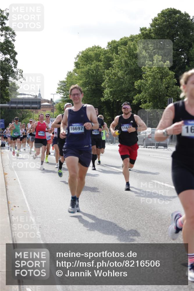 29.06.2025 - hella hamburg halbmarathon Jannik Wohlers http://msf.ph/oto/8216506 29.06.2025 09:49:59 Lombardsbrücke 1688, 1803, 1882, 2568, 2675, 2719, 2826, 3332, 4398, 4823, 5436, 5745, 5791, 5803, 6458, 6529, 6649, 6704, 7774, 8450, 9017, 9116, 9302, 9365, 10218, 11379, 11491, 11619, 11767, 12292, 12335, 12540, 12895, 13725, 14798, 14992, 15225, 15257, 15336, 15435, 15493, 16648, 16697, 16820, 16992, 17425, 17620, 17632, 18154, 18275, 19116, 19229 meine-sportfotos.de
