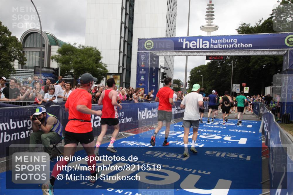 29.06.2025 - hella hamburg halbmarathon Michael Strokosch http://msf.ph/oto/8216519 29.06.2025 10:48:07 Ziel 1086, 4324, 4528, 4601, 4711, 6377, 9638, 12706, 12724, 12747, 12808, 13570, 16149, 16766, 18206, 18922, 19198 meine-sportfotos.de