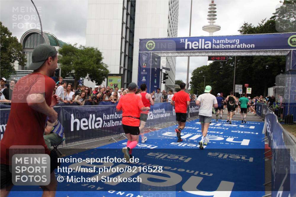 29.06.2025 - hella hamburg halbmarathon Michael Strokosch http://msf.ph/oto/8216528 29.06.2025 10:48:08 Ziel 1086, 4324, 4528, 4601, 4711, 6377, 9626, 9638, 12706, 12724, 12747, 12808, 13570, 16094, 16149, 18206, 18922, 19198 meine-sportfotos.de