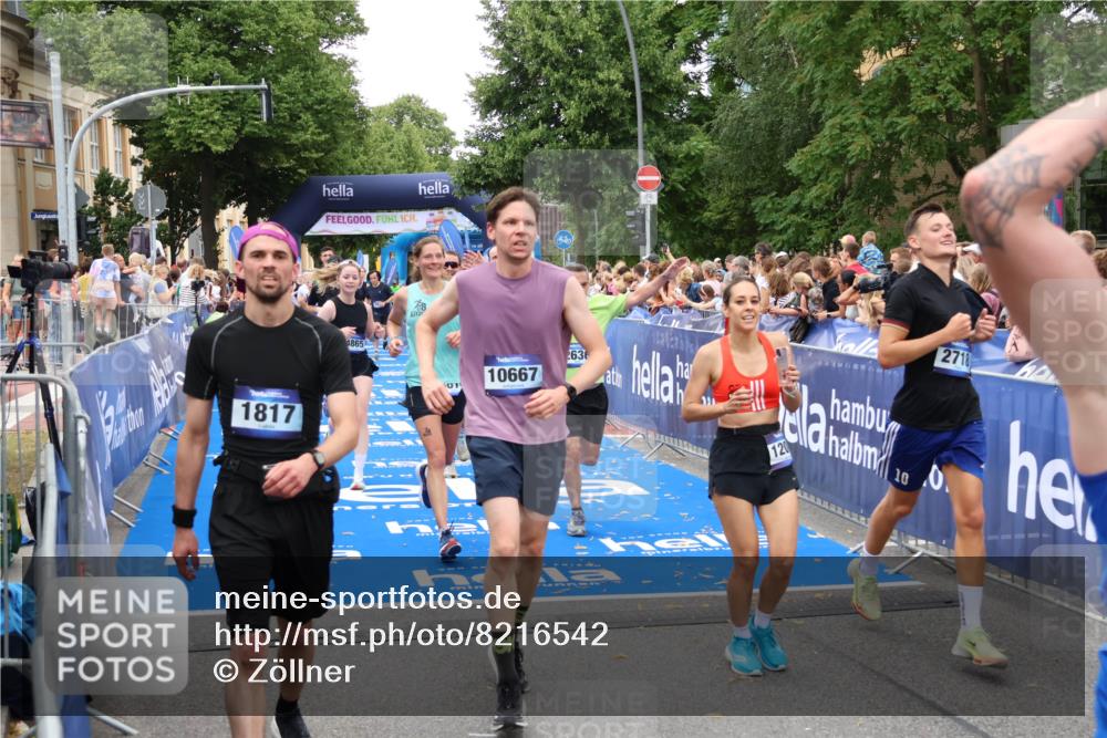 29.06.2025 - hella hamburg halbmarathon Zöllner http://msf.ph/oto/8216542 29.06.2025 10:51:26 Ziel 1817, 2364, 2411, 2636, 2718, 2946, 4814, 5820, 6776, 8989, 9214, 9656, 10667, 11124, 11422, 12016, 13047, 13792, 14865, 14994, 15871, 15950, 16357, 18489 meine-sportfotos.de