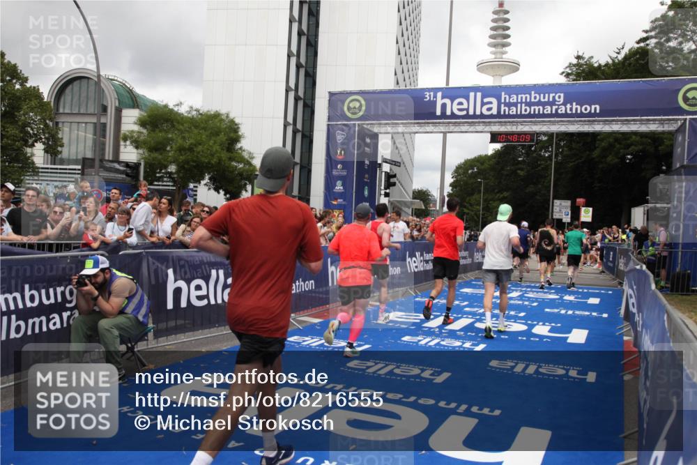 29.06.2025 - hella hamburg halbmarathon Michael Strokosch http://msf.ph/oto/8216555 29.06.2025 10:48:08 Ziel 1086, 4324, 4528, 4601, 4711, 6377, 9626, 9638, 12706, 12724, 12747, 12808, 13570, 16094, 16149, 18206, 18922, 19198 meine-sportfotos.de