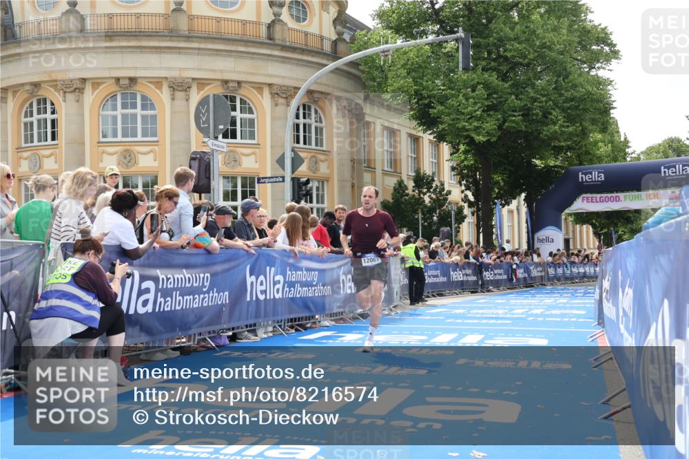 29.06.2025 - hella hamburg halbmarathon Strokosch-Dieckow http://msf.ph/oto/8216574 29.06.2025 10:25:24 Ziel 12067, 13346 meine-sportfotos.de