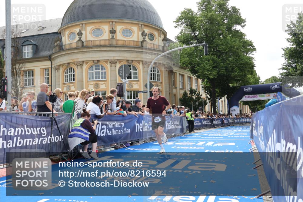 29.06.2025 - hella hamburg halbmarathon Strokosch-Dieckow http://msf.ph/oto/8216594 29.06.2025 10:25:24 Ziel 12067, 13346 meine-sportfotos.de