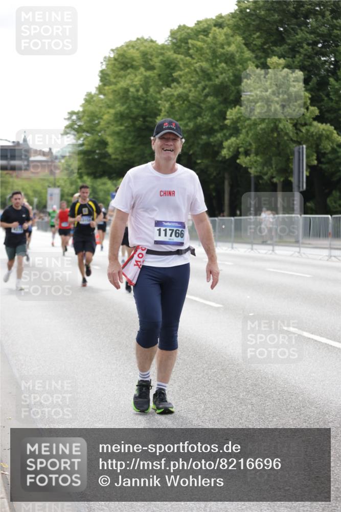 29.06.2025 - hella hamburg halbmarathon Jannik Wohlers http://msf.ph/oto/8216696 29.06.2025 10:27:04 Lombardsbrücke 4372, 5285, 5825, 7944, 10158, 11256, 11766, 12500, 17427, 17791, 18012, 18097, 18766 meine-sportfotos.de