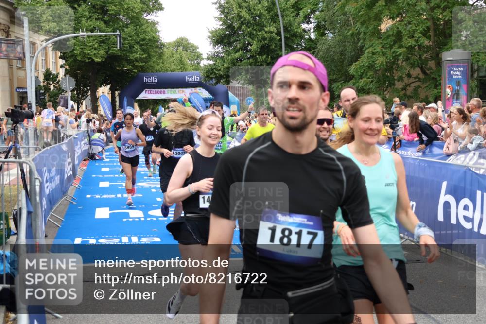 29.06.2025 - hella hamburg halbmarathon Zöllner http://msf.ph/oto/8216722 29.06.2025 10:51:28 Ziel 2364, 2411, 2946, 5820, 6776, 7943, 8989, 9214, 9656, 11124, 11422, 13047, 13792, 14865, 14994, 15871, 15950, 16357, 17131, 18489 meine-sportfotos.de