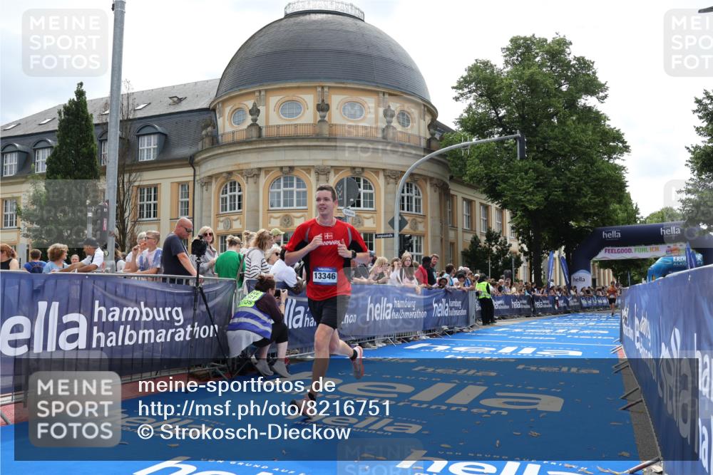 29.06.2025 - hella hamburg halbmarathon Strokosch-Dieckow http://msf.ph/oto/8216751 29.06.2025 10:25:34 Ziel 4338, 13346, 14107 meine-sportfotos.de