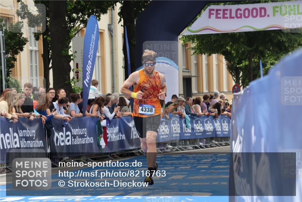 29.06.2025 - hella hamburg halbmarathon Strokosch-Dieckow http://msf.ph/oto/8216763 29.06.2025 10:25:38 Ziel 4338, 11228, 14107 meine-sportfotos.de