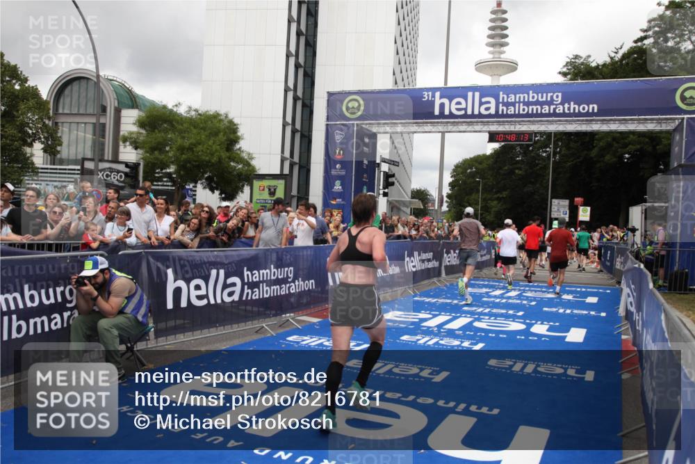 29.06.2025 - hella hamburg halbmarathon Michael Strokosch http://msf.ph/oto/8216781 29.06.2025 10:48:11 Ziel 1086, 1914, 4324, 4711, 9544, 9626, 9638, 12706, 12724, 12747, 13570, 14192, 15973, 16094, 16149, 16269 meine-sportfotos.de