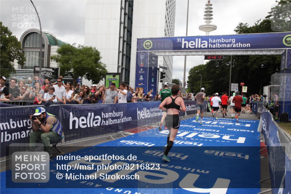 29.06.2025 - hella hamburg halbmarathon Michael Strokosch http://msf.ph/oto/8216823 29.06.2025 10:48:12 Ziel 1086, 1914, 4324, 4711, 9544, 9626, 9638, 12685, 12706, 12724, 12747, 13570, 14192, 14814, 15590, 15973, 15981, 16094, 16149, 16269 meine-sportfotos.de