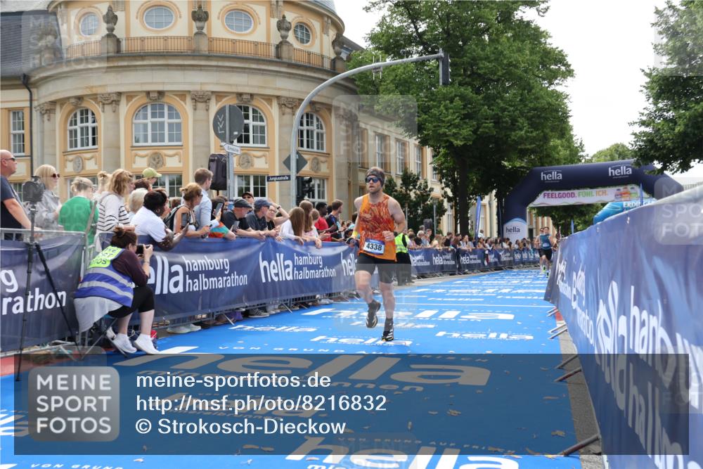 29.06.2025 - hella hamburg halbmarathon Strokosch-Dieckow http://msf.ph/oto/8216832 29.06.2025 10:25:40 Ziel 4338, 11228, 14107 meine-sportfotos.de