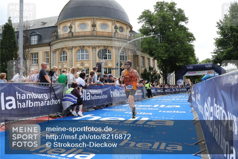 29.06.2025 - hella hamburg halbmarathon Strokosch-Dieckow http://msf.ph/oto/8216872 29.06.2025 10:25:41 Ziel 4338, 11228, 14107 meine-sportfotos.de