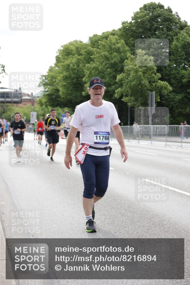 29.06.2025 - hella hamburg halbmarathon Jannik Wohlers http://msf.ph/oto/8216894 29.06.2025 10:27:04 Lombardsbrücke 4372, 5285, 5825, 7944, 10158, 11256, 11766, 12500, 17427, 17791, 18012, 18097, 18766 meine-sportfotos.de