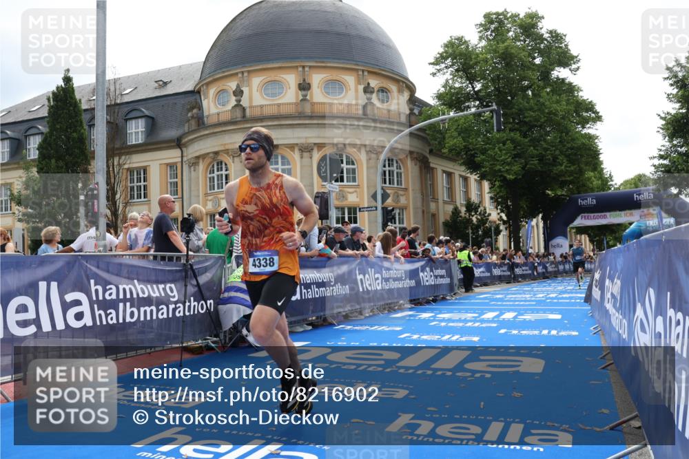 29.06.2025 - hella hamburg halbmarathon Strokosch-Dieckow http://msf.ph/oto/8216902 29.06.2025 10:25:41 Ziel 4338, 11228, 14107 meine-sportfotos.de