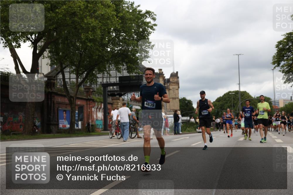 29.06.2025 - hella hamburg halbmarathon Yannick Fuchs http://msf.ph/oto/8216933 29.06.2025 10:45:46 20KM 2364, 2396, 2397, 2670, 2718, 2818, 4033, 4297, 4404, 4814, 4839, 4967, 5008, 5087, 5102, 6286, 6657, 6776, 7786, 8371, 8413, 8710, 8856, 9074, 9476, 9656, 9739, 9793, 9869, 10868, 11551, 11791, 12224, 12450, 12580, 13015, 13403, 13707, 13726, 13792, 13799, 14012, 14248, 14865, 14994, 15356, 15496, 15643, 15727, 15831, 16179, 16591, 17033, 17131, 17530, 17682, 17815, 17962, 17978, 17997, 18019, 18475, 18869, 18982, 19020 meine-sportfotos.de