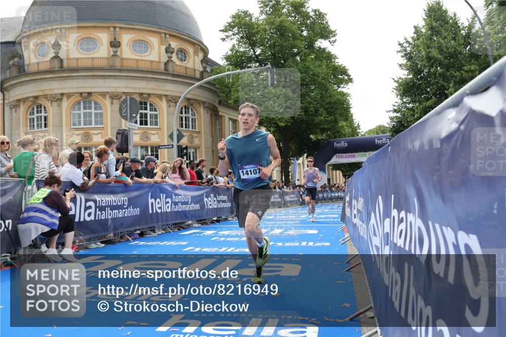 29.06.2025 - hella hamburg halbmarathon Strokosch-Dieckow http://msf.ph/oto/8216949 29.06.2025 10:25:45 Ziel 11228, 14107, 17258, 18692 meine-sportfotos.de