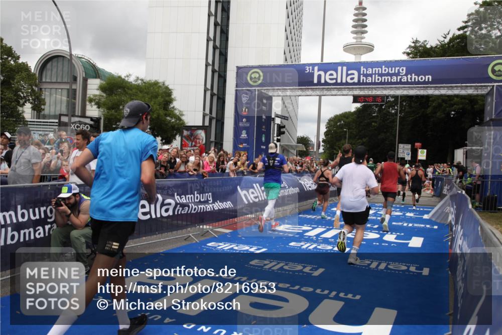 29.06.2025 - hella hamburg halbmarathon Michael Strokosch http://msf.ph/oto/8216953 29.06.2025 10:48:15 Ziel 1914, 4711, 7599, 8916, 9544, 9626, 9638, 11211, 12685, 14192, 14814, 15590, 15629, 15973, 15981, 16094, 16269, 19127 meine-sportfotos.de