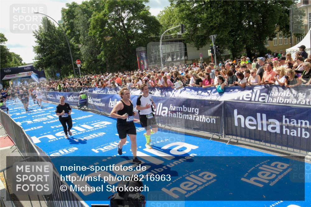 29.06.2025 - hella hamburg halbmarathon Michael Strokosch http://msf.ph/oto/8216963 29.06.2025 11:40:43 Ziel 1311, 6846, 12342, 13695, 14474, 16192, 18292, 18298, 18299 meine-sportfotos.de