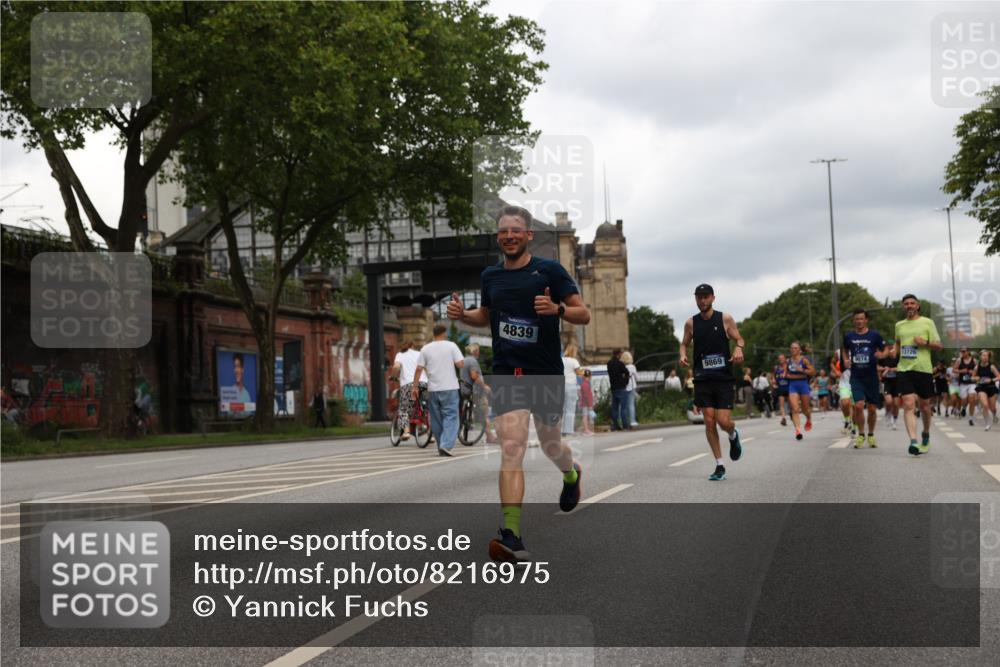 29.06.2025 - hella hamburg halbmarathon Yannick Fuchs http://msf.ph/oto/8216975 29.06.2025 10:45:46 20KM 2364, 2396, 2397, 2670, 2718, 2818, 4033, 4297, 4404, 4814, 4839, 4967, 5008, 5087, 5102, 6286, 6657, 6776, 7786, 8371, 8413, 8710, 8856, 9074, 9476, 9656, 9739, 9793, 9869, 10868, 11551, 11791, 12224, 12450, 12580, 13015, 13403, 13707, 13726, 13792, 13799, 14012, 14248, 14865, 14994, 15356, 15496, 15643, 15727, 15831, 16179, 16591, 17033, 17131, 17530, 17682, 17815, 17962, 17978, 17997, 18019, 18475, 18869, 18982, 19020 meine-sportfotos.de