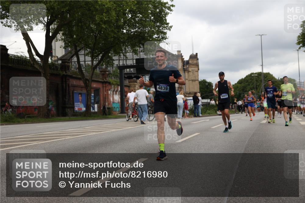 29.06.2025 - hella hamburg halbmarathon Yannick Fuchs http://msf.ph/oto/8216980 29.06.2025 10:45:47 20KM 2364, 2396, 2397, 2670, 2718, 2818, 4033, 4814, 4839, 4967, 5008, 5087, 5102, 6286, 6657, 6776, 7786, 8371, 8413, 8710, 8856, 9074, 9476, 9656, 9739, 9793, 9869, 10868, 11551, 11791, 12224, 12450, 12580, 13015, 13051, 13403, 13707, 13726, 13792, 13799, 14012, 14248, 14865, 14994, 15356, 15496, 15643, 15727, 15831, 16179, 16591, 17033, 17131, 17530, 17682, 17815, 17962, 17978, 17997, 18019, 18475, 18869, 18982, 19020 meine-sportfotos.de