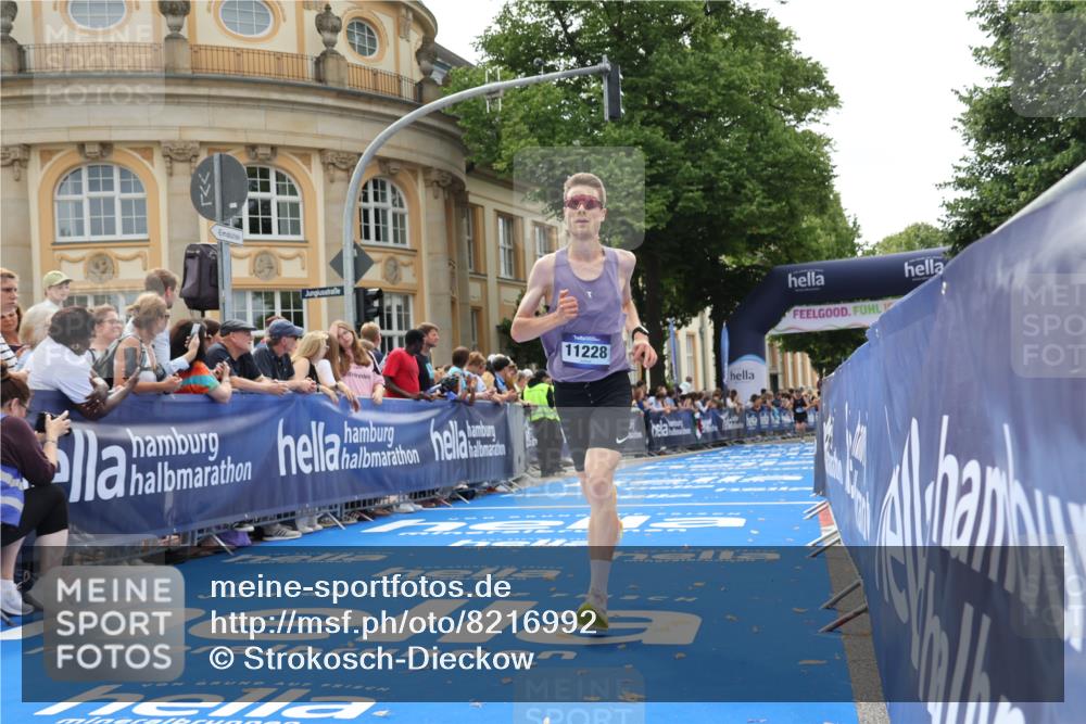 29.06.2025 - hella hamburg halbmarathon Strokosch-Dieckow http://msf.ph/oto/8216992 29.06.2025 10:25:47 Ziel 10468, 11228, 14107, 17258, 18692 meine-sportfotos.de