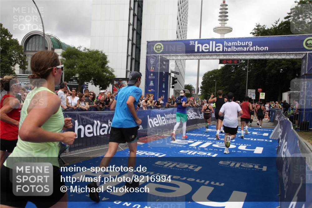 29.06.2025 - hella hamburg halbmarathon Michael Strokosch http://msf.ph/oto/8216994 29.06.2025 10:48:15 Ziel 1914, 4711, 7599, 8916, 9544, 9626, 9638, 11211, 12685, 14192, 14814, 15590, 15629, 15973, 15981, 16094, 16269, 19127 meine-sportfotos.de