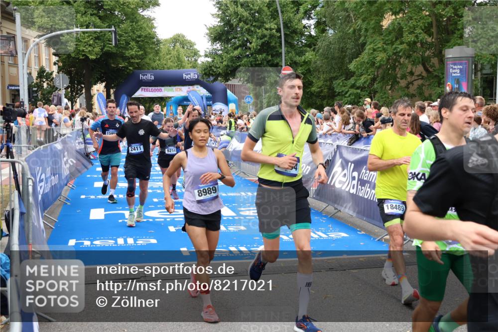 29.06.2025 - hella hamburg halbmarathon Zöllner http://msf.ph/oto/8217021 29.06.2025 10:51:30 Ziel 1335, 2364, 2411, 2946, 5820, 7943, 8989, 9214, 9656, 11124, 11422, 13403, 13792, 15871, 15950, 16357, 17131, 18489 meine-sportfotos.de