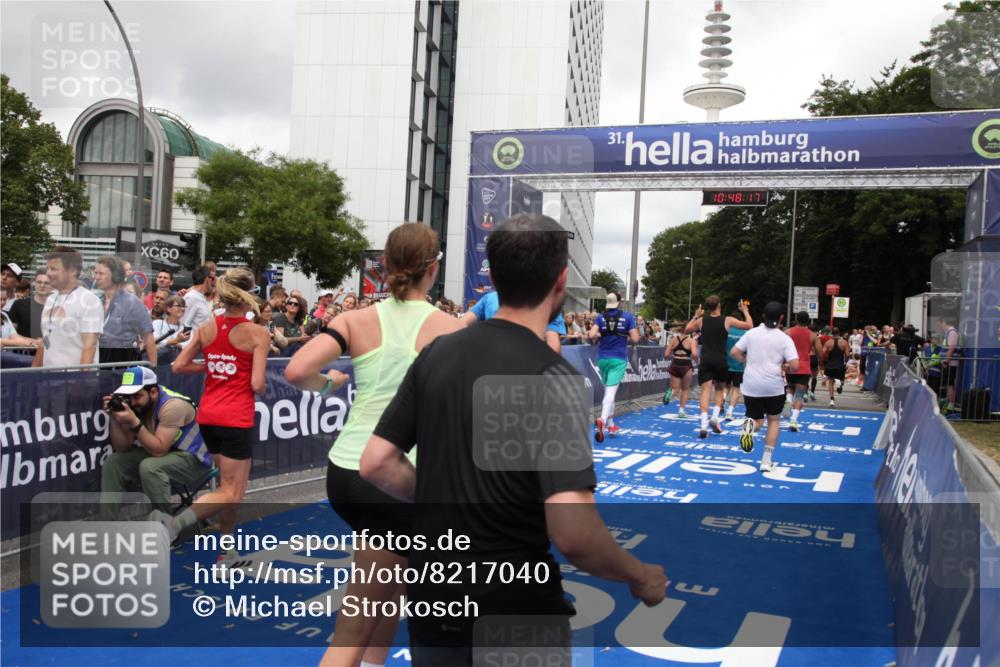 29.06.2025 - hella hamburg halbmarathon Michael Strokosch http://msf.ph/oto/8217040 29.06.2025 10:48:16 Ziel 1914, 4711, 7599, 8916, 9544, 9626, 11211, 12685, 14192, 14797, 14814, 15590, 15629, 15973, 15981, 16094, 16269, 19127 meine-sportfotos.de