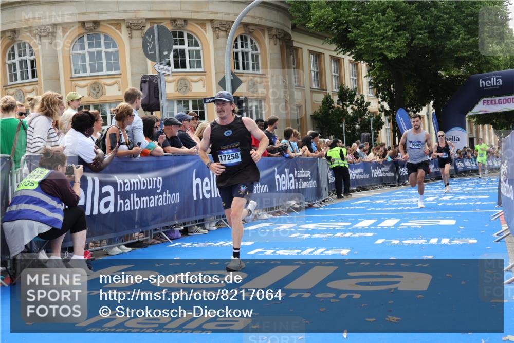 29.06.2025 - hella hamburg halbmarathon Strokosch-Dieckow http://msf.ph/oto/8217064 29.06.2025 10:25:54 Ziel 9767, 10468, 17258, 18692 meine-sportfotos.de