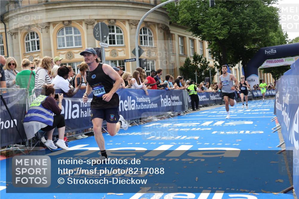 29.06.2025 - hella hamburg halbmarathon Strokosch-Dieckow http://msf.ph/oto/8217088 29.06.2025 10:25:54 Ziel 9767, 10468, 17258, 18692 meine-sportfotos.de