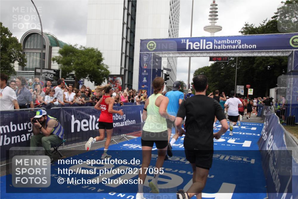 29.06.2025 - hella hamburg halbmarathon Michael Strokosch http://msf.ph/oto/8217095 29.06.2025 10:48:16 Ziel 1914, 4711, 7599, 8916, 9544, 9626, 11211, 12685, 14192, 14797, 14814, 15590, 15629, 15973, 15981, 16094, 16269, 19127 meine-sportfotos.de
