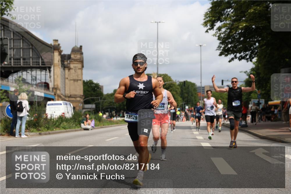 29.06.2025 - hella hamburg halbmarathon Yannick Fuchs http://msf.ph/oto/8217184 29.06.2025 10:32:55 20KM 1042, 1615, 1688, 1710, 2296, 2745, 2849, 3530, 4148, 6095, 7110, 7229, 8002, 8091, 8571, 9171, 9643, 11049, 11952, 12915, 13755, 14274, 14688, 14992, 16075, 17623, 18276, 18529, 18584, 18723 meine-sportfotos.de