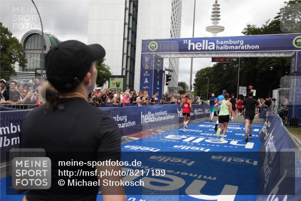 29.06.2025 - hella hamburg halbmarathon Michael Strokosch http://msf.ph/oto/8217199 29.06.2025 10:48:18 Ziel 1914, 7599, 8916, 9544, 11211, 12685, 14192, 14797, 14814, 15590, 15629, 15973, 15981, 16269, 18963, 19127 meine-sportfotos.de