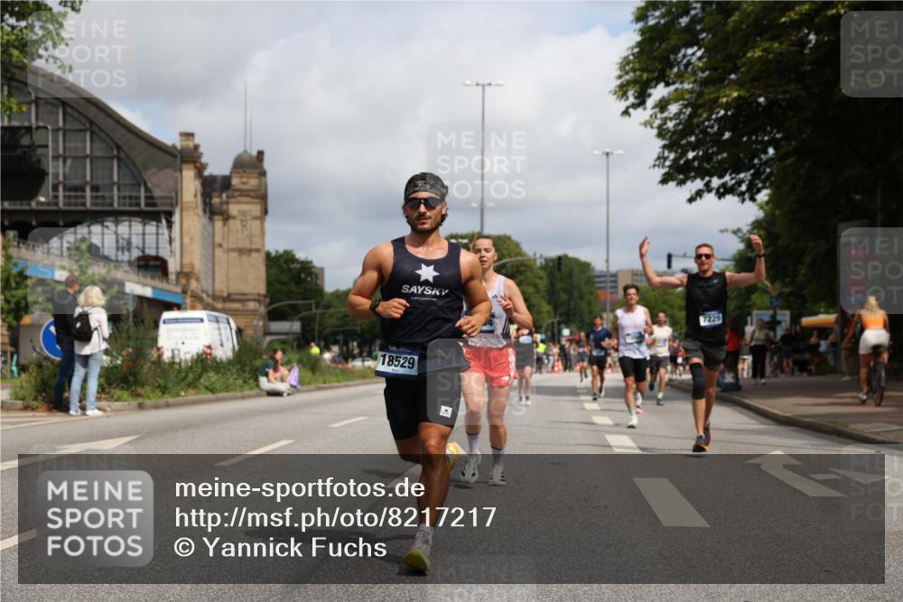 29.06.2025 - hella hamburg halbmarathon Yannick Fuchs http://msf.ph/oto/8217217 29.06.2025 10:32:55 20KM 1042, 1615, 1688, 1710, 2296, 2745, 2849, 3530, 4148, 6095, 7110, 7229, 8002, 8091, 8571, 9171, 9643, 11049, 11952, 12915, 13755, 14274, 14688, 14992, 16075, 17623, 18276, 18529, 18584, 18723 meine-sportfotos.de