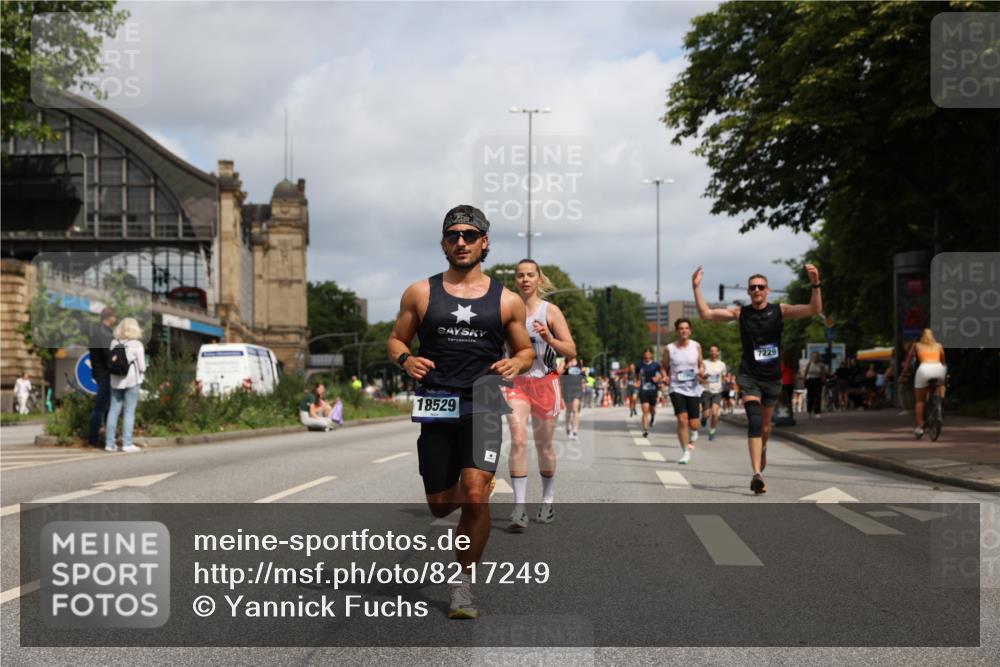 29.06.2025 - hella hamburg halbmarathon Yannick Fuchs http://msf.ph/oto/8217249 29.06.2025 10:32:55 20KM 1042, 1615, 1688, 1710, 2296, 2745, 2849, 3530, 4148, 6095, 7110, 7229, 8002, 8091, 8571, 9171, 9643, 11049, 11952, 12915, 13755, 14274, 14688, 14992, 16075, 17623, 18276, 18529, 18584, 18723 meine-sportfotos.de