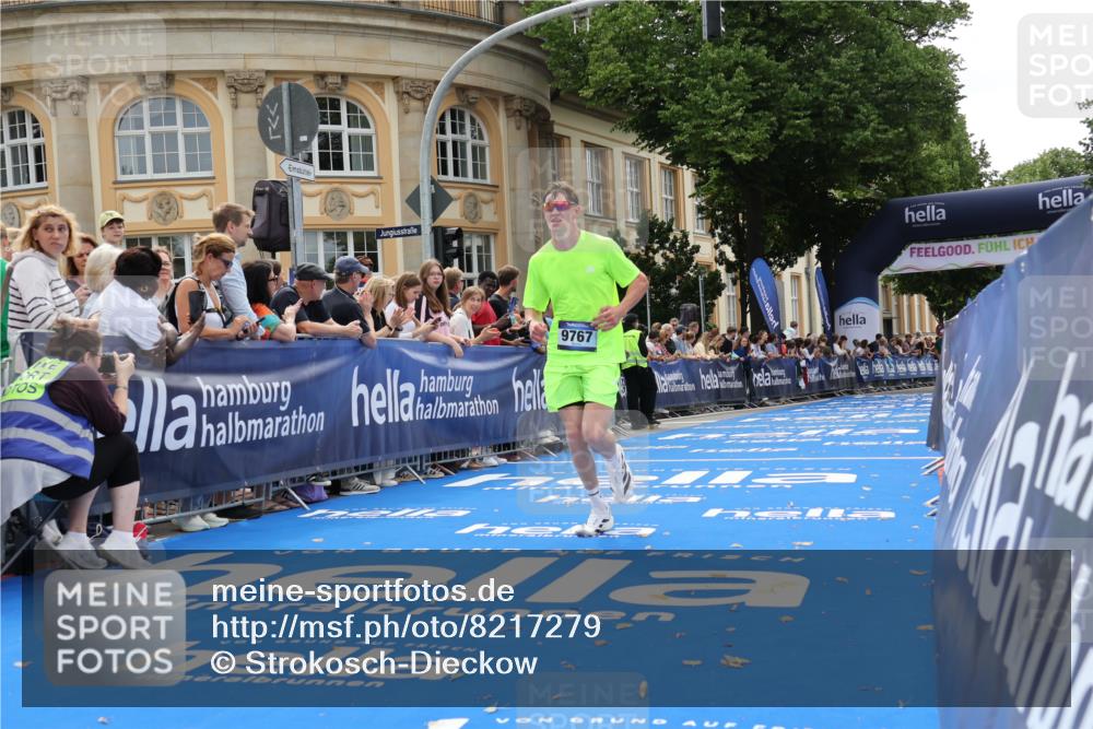 29.06.2025 - hella hamburg halbmarathon Strokosch-Dieckow http://msf.ph/oto/8217279 29.06.2025 10:26:00 Ziel 9767, 10468, 13779, 16615, 17003 meine-sportfotos.de