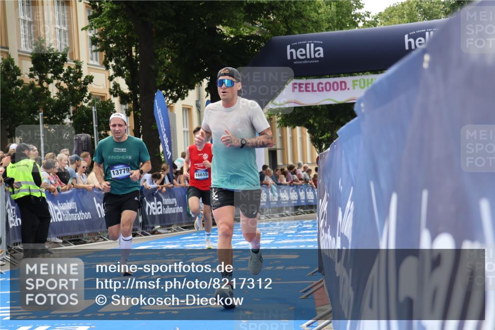 29.06.2025 - hella hamburg halbmarathon Strokosch-Dieckow http://msf.ph/oto/8217312 29.06.2025 10:26:05 Ziel 13779, 16615, 17003 meine-sportfotos.de